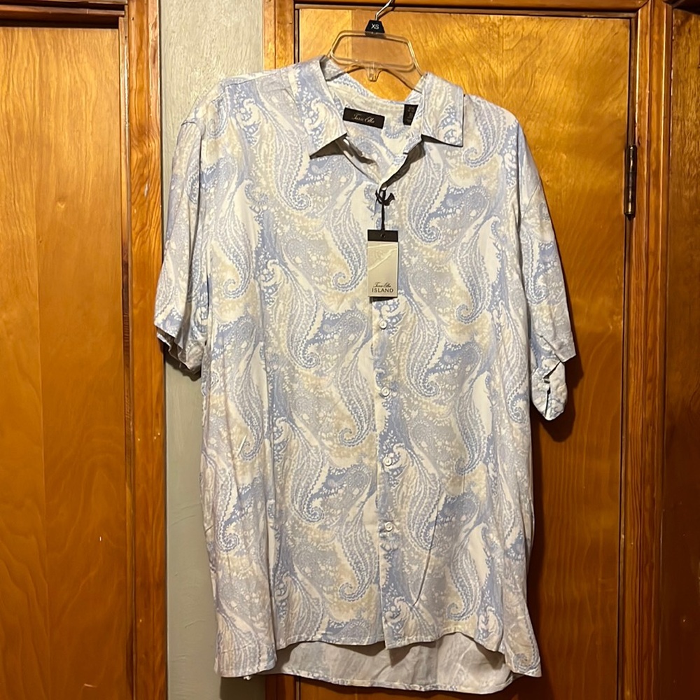 Men’s casual button down shirt